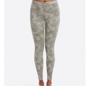 Spanx Jeanish Ankle Legging Jeans